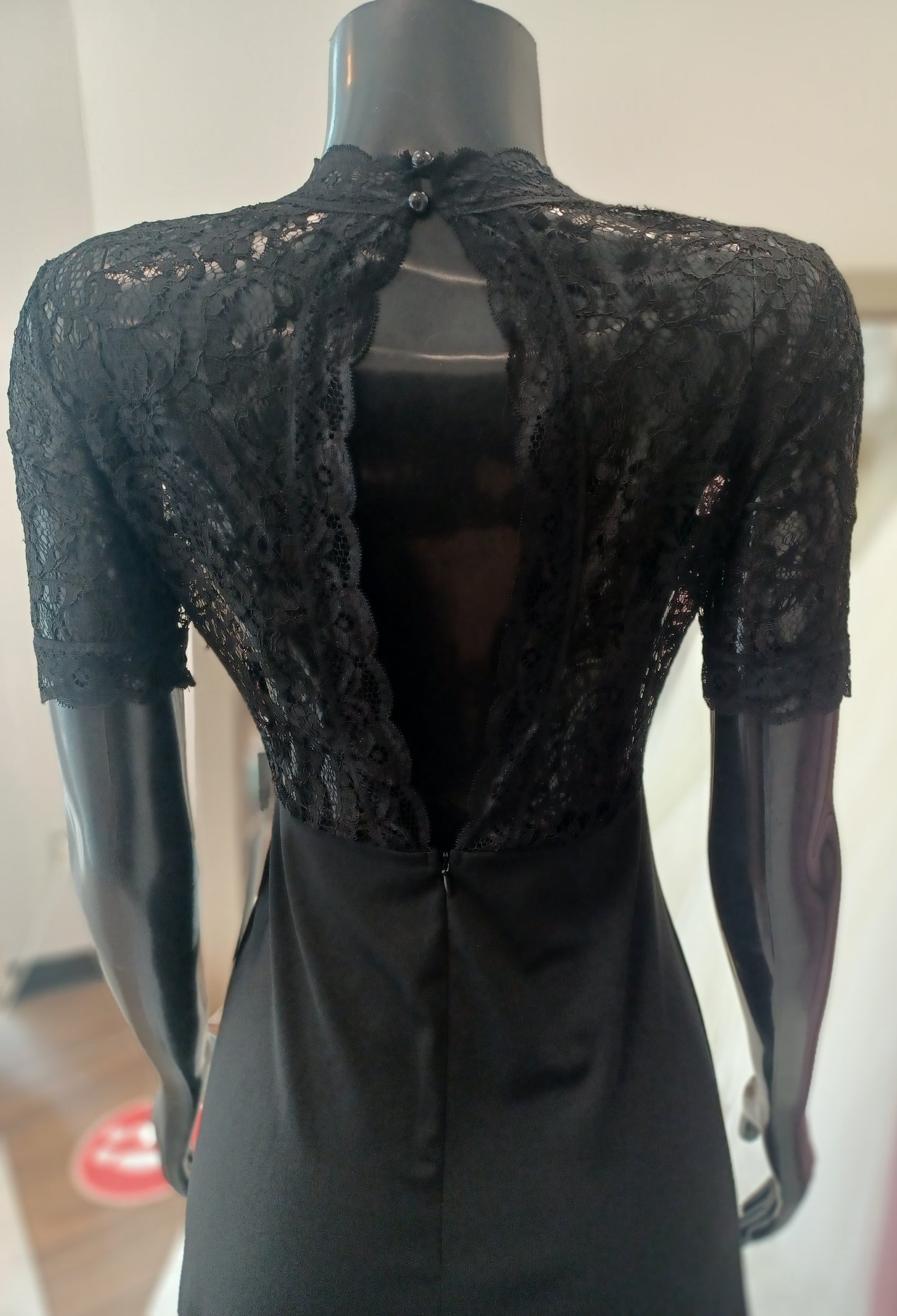 LBD007- Short Sleeve Lace Mini Dress with Keyhole Open Back