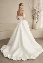 Load image into Gallery viewer, LE151-1 Dionne